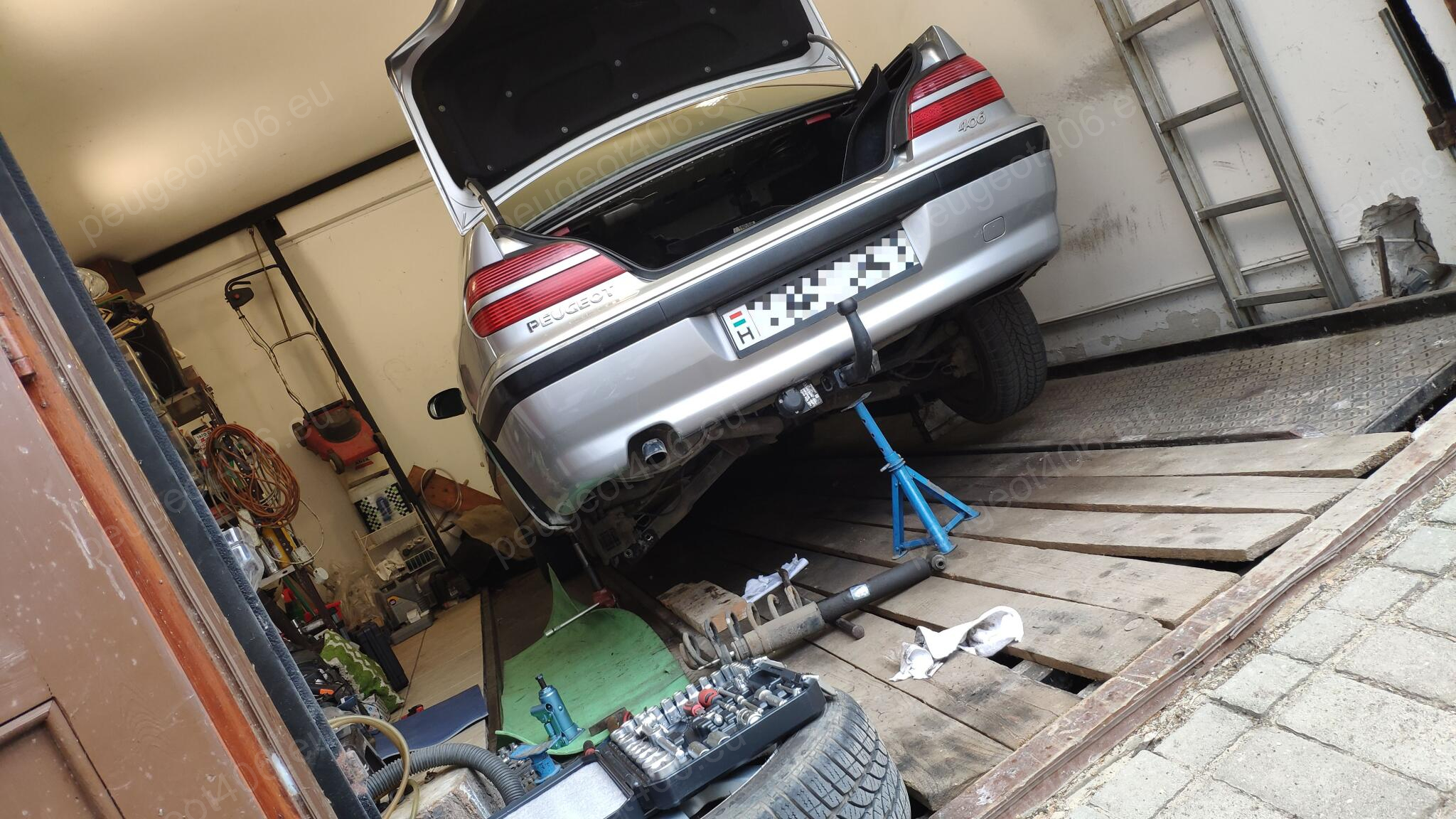 Read more about the article Peugeot 406 D9 hátsó futómű javítás