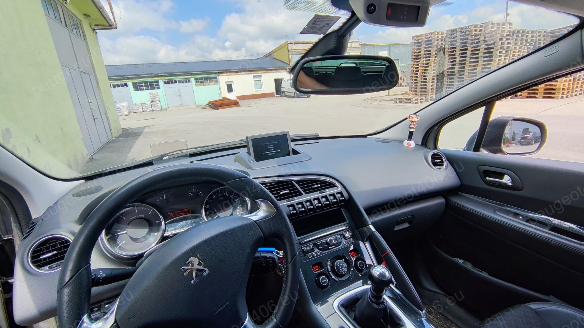 Read more about the article Peugeot 3008 RNEG2 / RT6 térképek frissítése