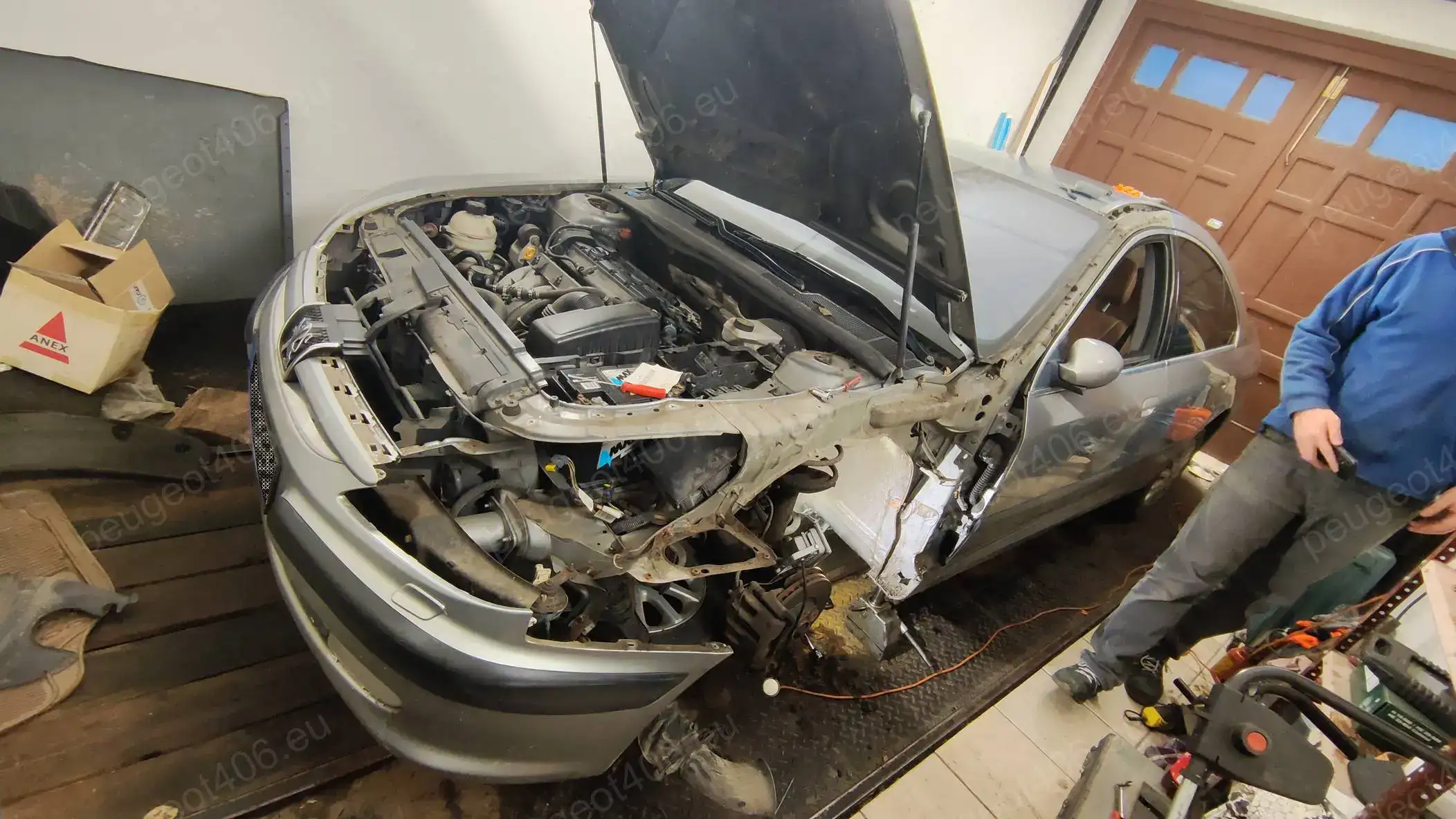 Read more about the article Peugeot 607 Z8 karosszéria elemek cseréje, motortéri javítások, lambdaszondák cseréje